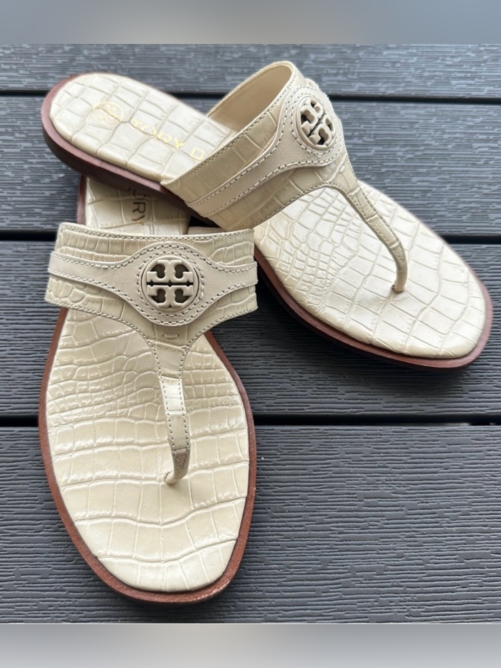 💯 Auth Tory Burch Cream Croc-Embossed Thong Sandals - Picture 3 of 7